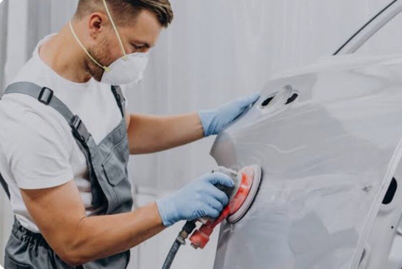 Tinichigiu auto cu experienta.